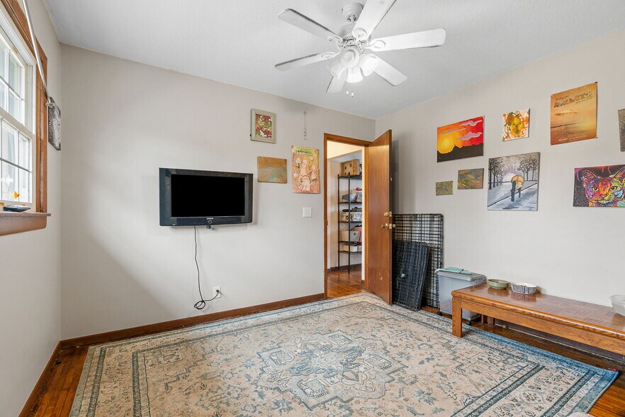 More Photos Of 38804 8th Ave, North Branch Office Residential For Sale