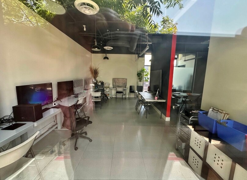 More Photos Of 2956 E Colorado Blvd, Pasadena General Retail For Lease