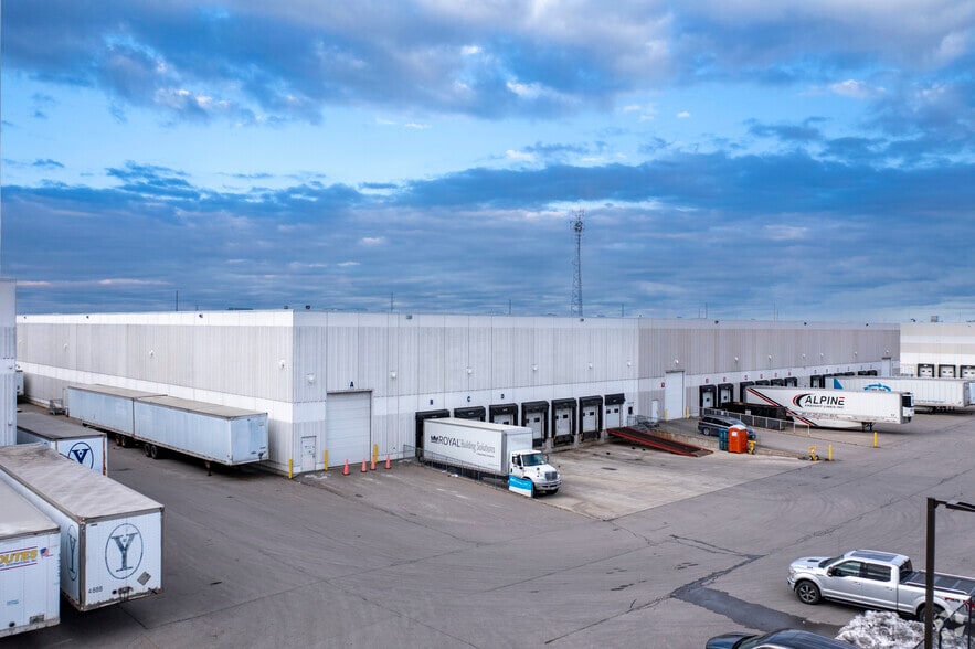 More Photos Of 7933 Huntington Rd, Vaughan Warehouse For Lease
