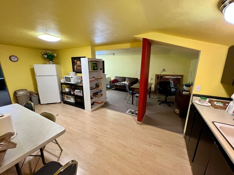 More Photos Of 40212 N Newport Hwy, Elk Warehouse For Sale