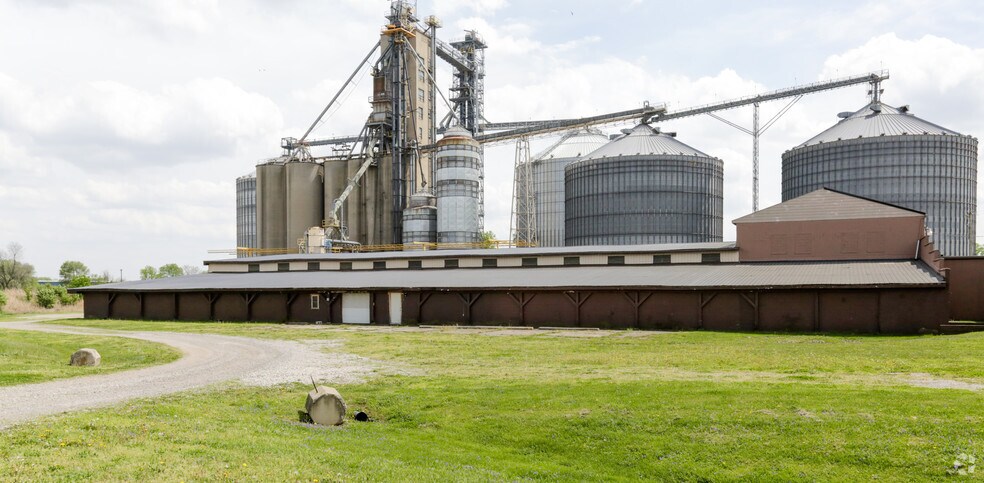 More Photos Of 245 S Watt St, Chillicothe Warehouse For Lease