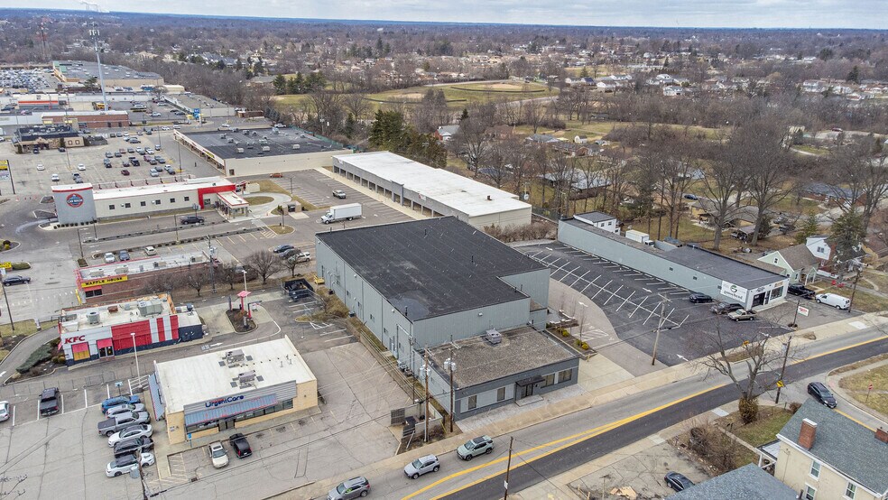 More Photos Of 415 Greenwell Ave, Cincinnati Service For Lease