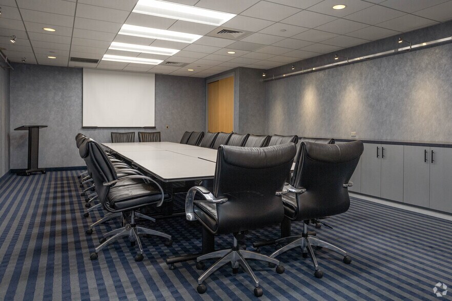 More Photos Of 1 Huntington Quadrangle, Melville Office For Lease