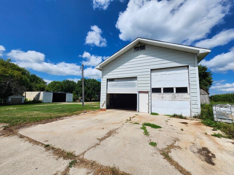 More Photos Of 17069 400th St, Leland Contractor Storage Yard For Sale