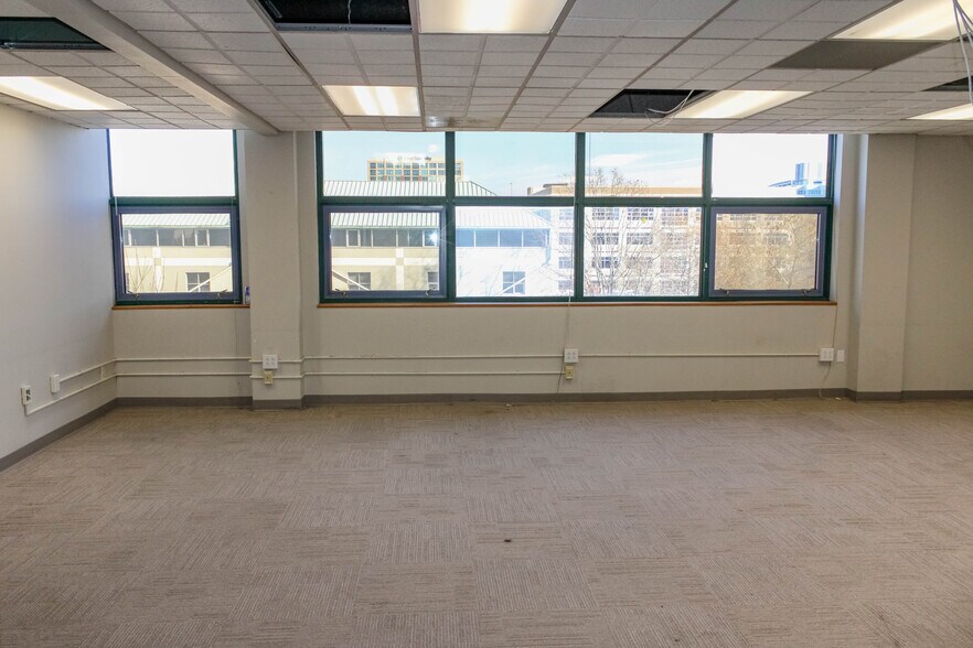 More Photos Of 201 E Markham St, Little Rock Office For Lease