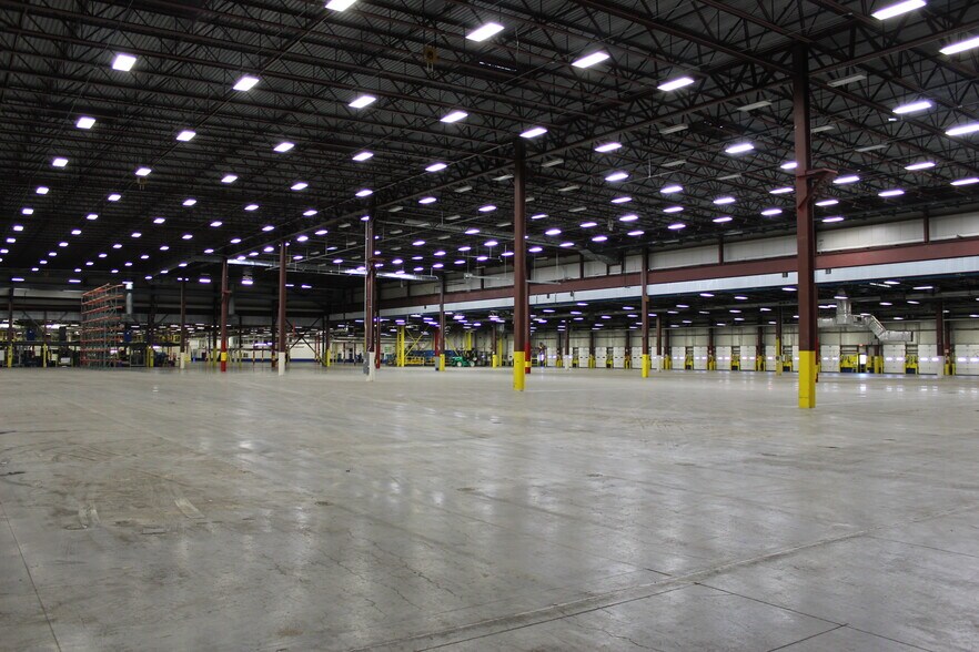 More Photos Of 208 Copper Top Ln NE, Cleveland Warehouse For Lease