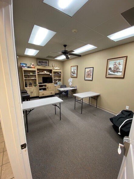 More Photos Of 8825 Eastex Fwy, Beaumont Warehouse For Lease