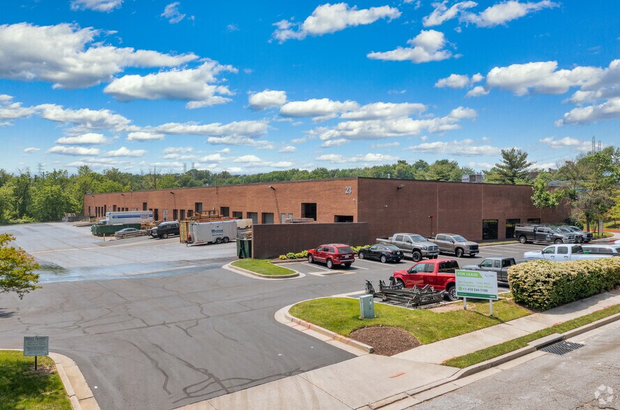 More Photos Of 23 Fontana Ln, Rosedale Light Distribution For Lease