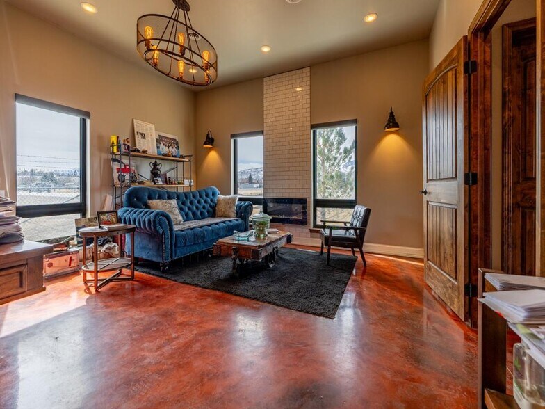 More Photos Of 528 Blackburn St, Cody Auto Repair For Sale