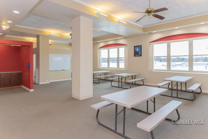 More Photos Of 581 Ottawa Ave, Holland Light Distribution For Sale