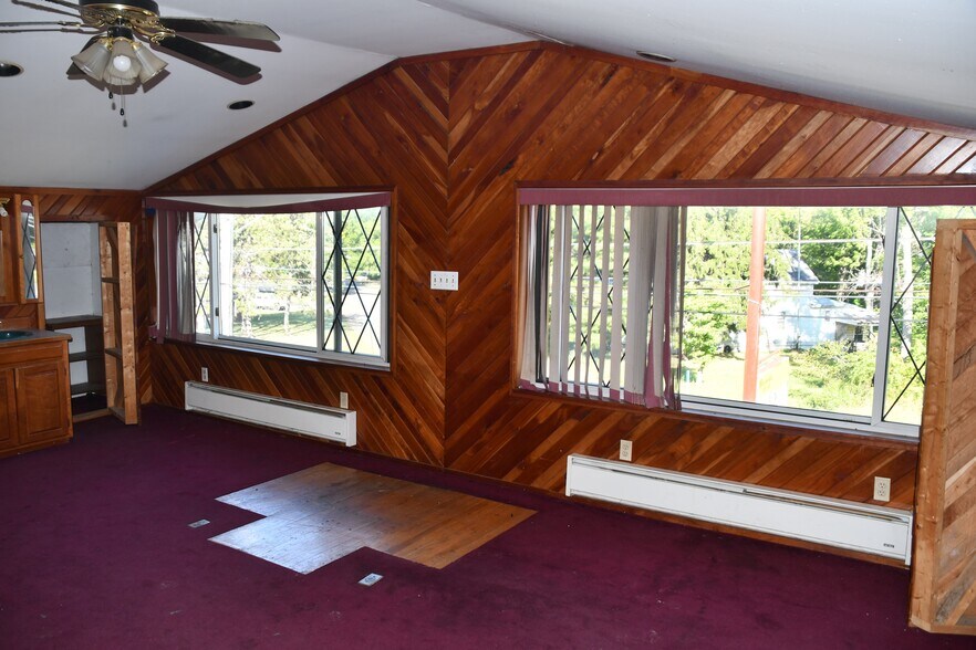 More Photos Of 138 Chestnut St, Marienville General Retail For Sale