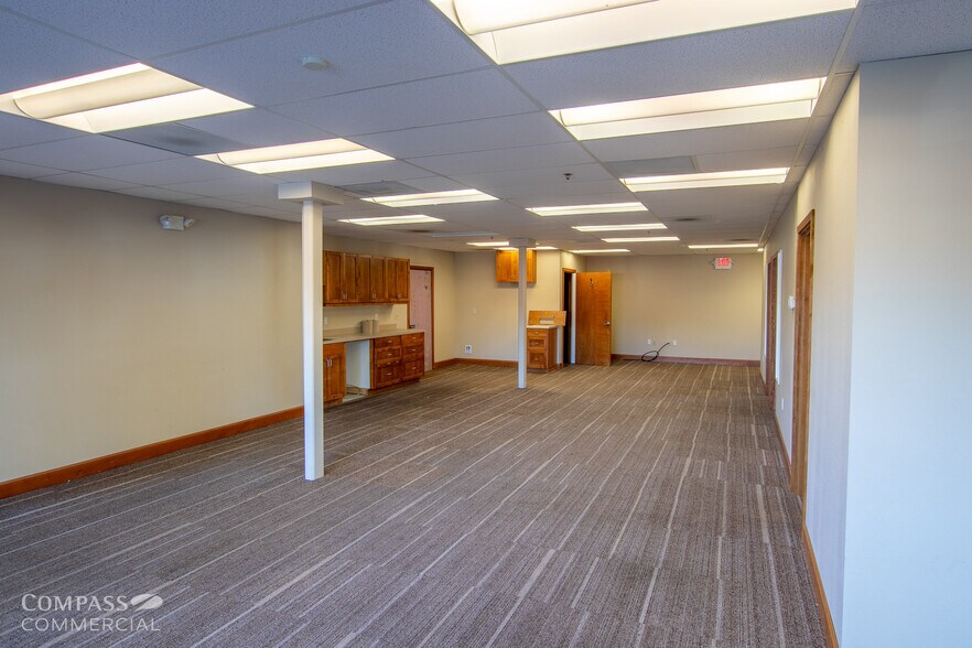 More Photos Of 2747 SW 6th St, Redmond Office For Lease