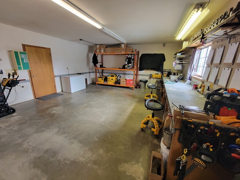 More Photos Of 1109 S Commerce Ave, Sioux Falls Industrial For Lease