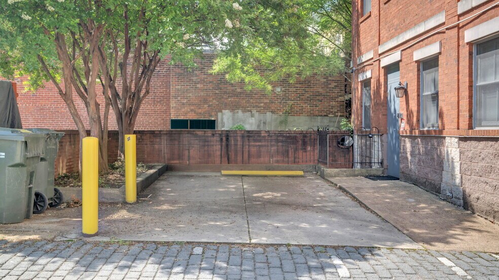 More Photos Of 323 8th St NE, Washington Apartments For Sale