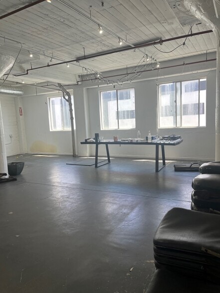 More Photos Of 1922 E 7th Pl, Los Angeles Light Manufacturing For Lease