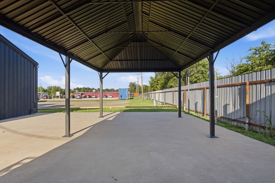 More Photos Of 1900 SE 59th Dr, Oklahoma City Bar For Sale