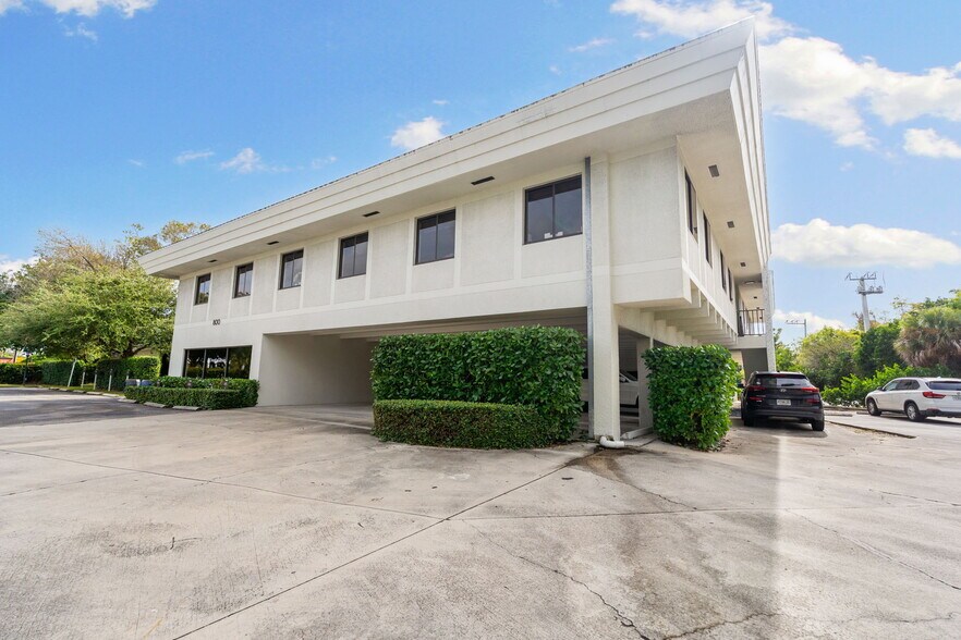 More Photos Of 800 Harbour Dr, Naples Office For Lease