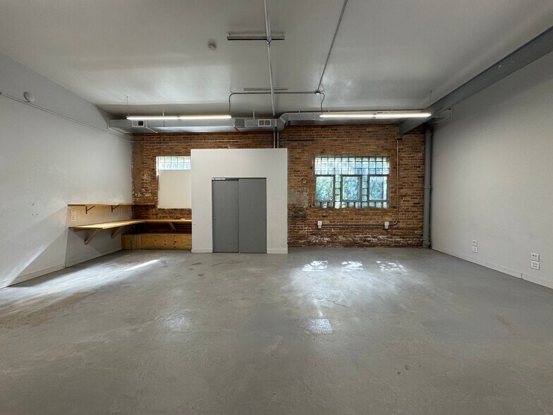 More Photos Of 452 N Claremont Ave, Chicago Manufacturing For Lease