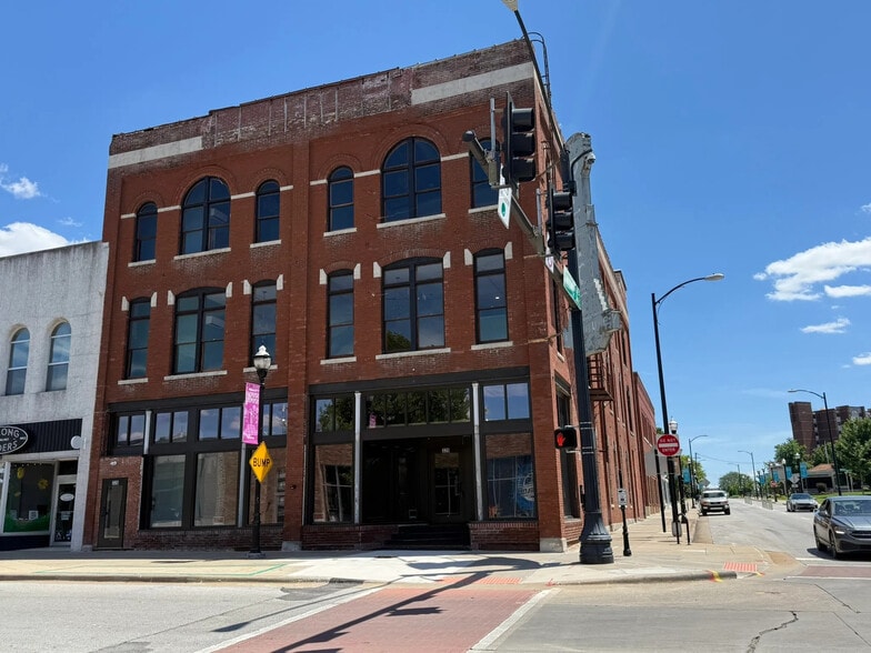 More Photos Of 320 W Walnut St, Springfield Apartments For Lease