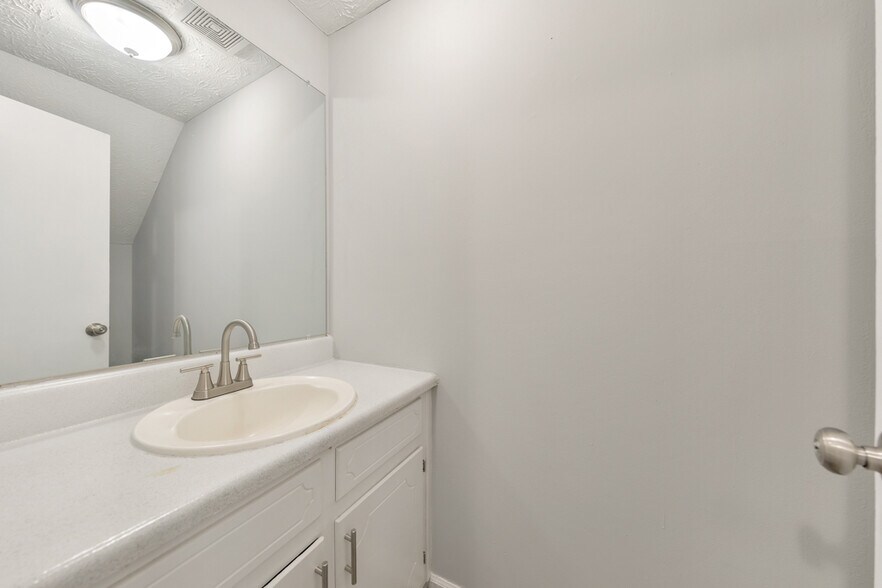 More Photos Of 122 Toby Springs Ln, McDonough Apartments For Sale