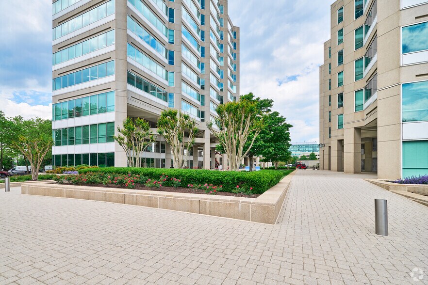 More Photos Of 6903 Rockledge Dr, Bethesda Unknown For Lease