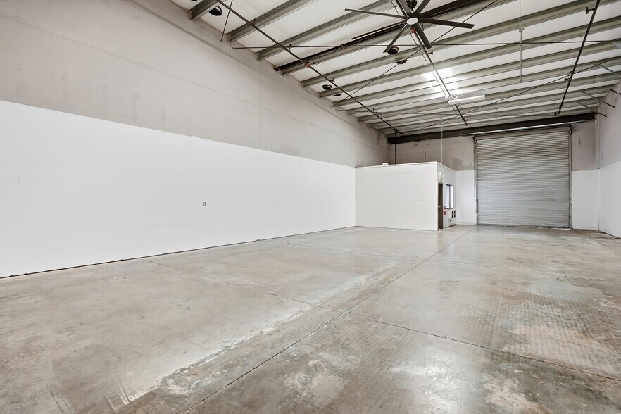More Photos Of 2200-2248 MaryAnne Dr, Turlock Warehouse For Lease
