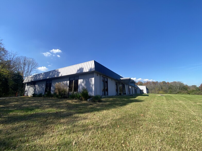 More Photos Of 1055 Ridgecrest Dr, Millersville Industrial For Sale