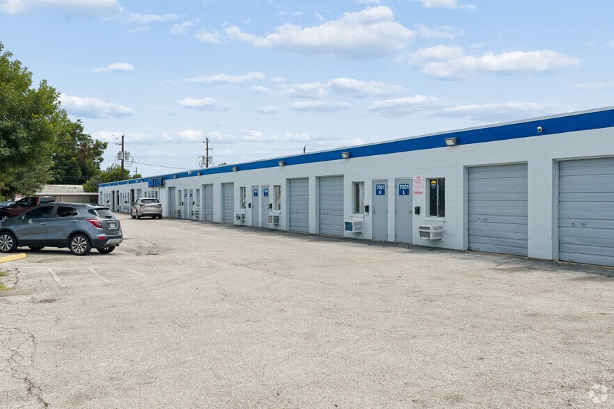 More Photos Of 7001 Mullins Dr, Houston Warehouse For Lease