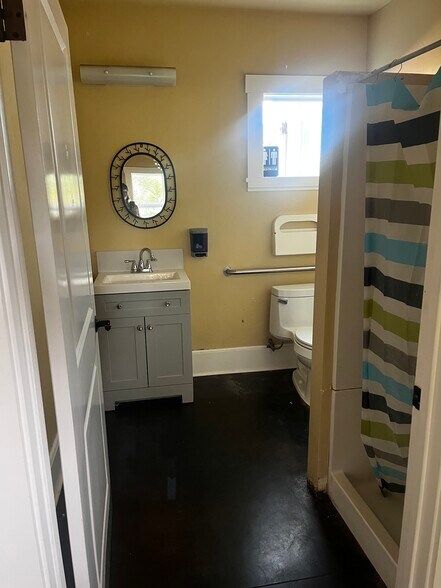 More Photos Of 111 W 1st St, Cloverdale Office For Lease