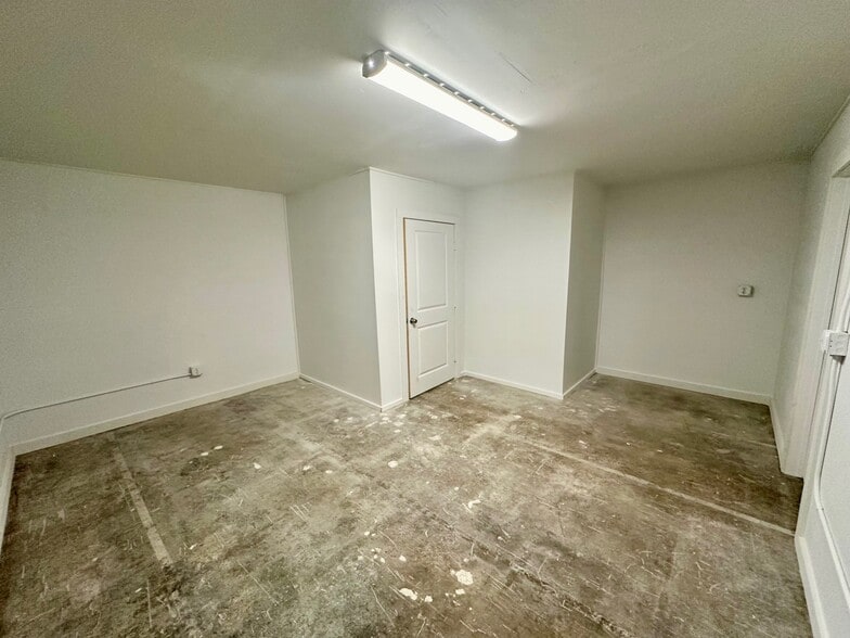 More Photos Of 200-232 W New Braunfels St, Seguin Warehouse For Lease