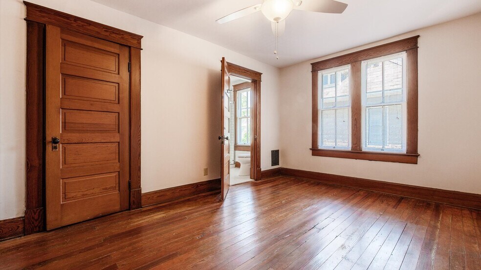 More Photos Of 124 S Pearl St, Granville Office Residential For Lease