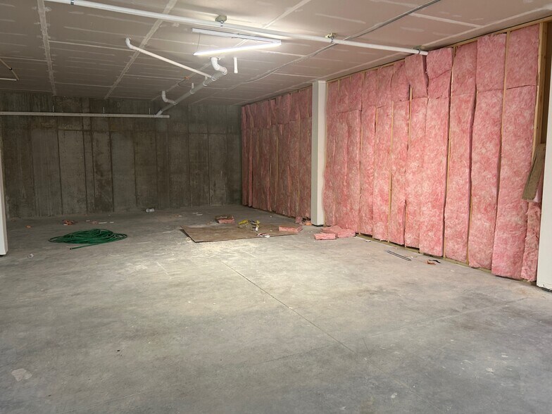 More Photos Of 860 Haines Dr, Liberty Office For Sale