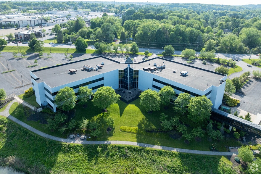 More Photos Of 367 Ghent Rd, Fairlawn Office For Lease