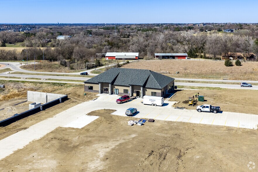 More Photos Of 7410 Suncrest Dr, Lincoln Office For Sale