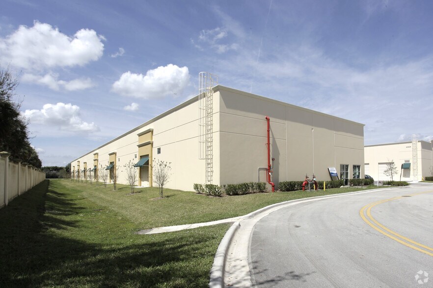 More Photos Of 10428 W State Road 84, Davie Warehouse For Lease