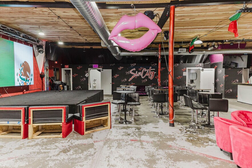 More Photos Of 130 N Washington Ave, Wichita General Retail For Sale