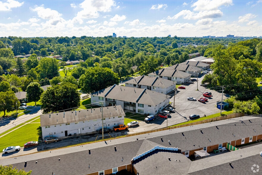 More Photos Of 1980-2016 Cambridge Dr, Lexington Apartments For Sale