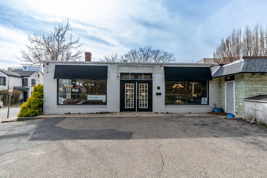 More Photos Of 99 S Main St, Lambertville Storefront For Sale