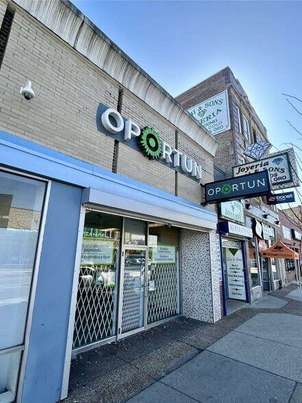 More Photos Of 4005-4013 W 26th St, Chicago Storefront Retail Office For Lease