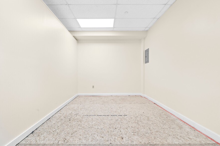 More Photos Of 57 Lake St, White Plains Auto Dealership For Lease