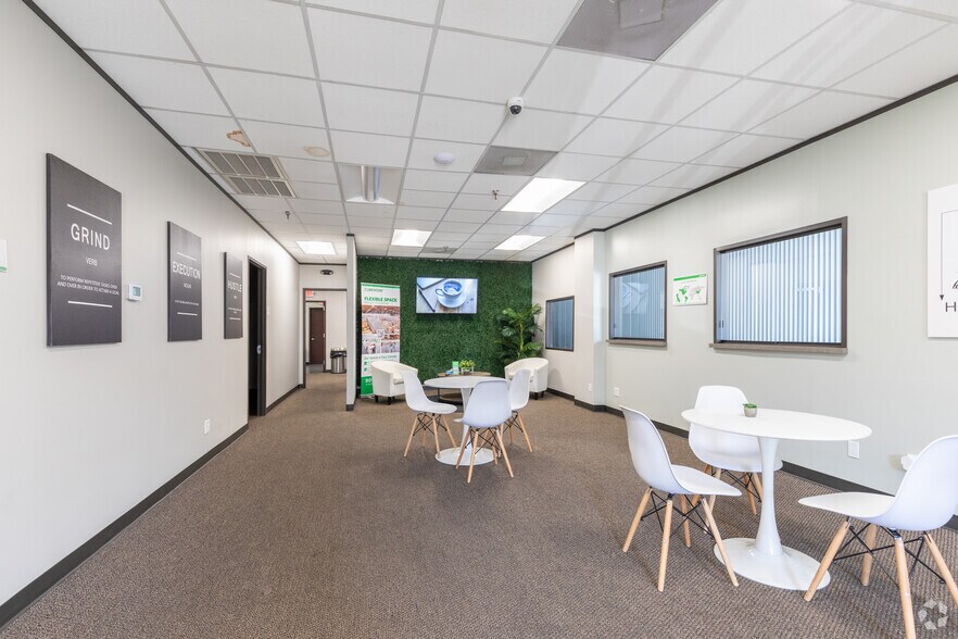 More Photos Of 3401 Navigation Blvd, Houston Distribution For Lease