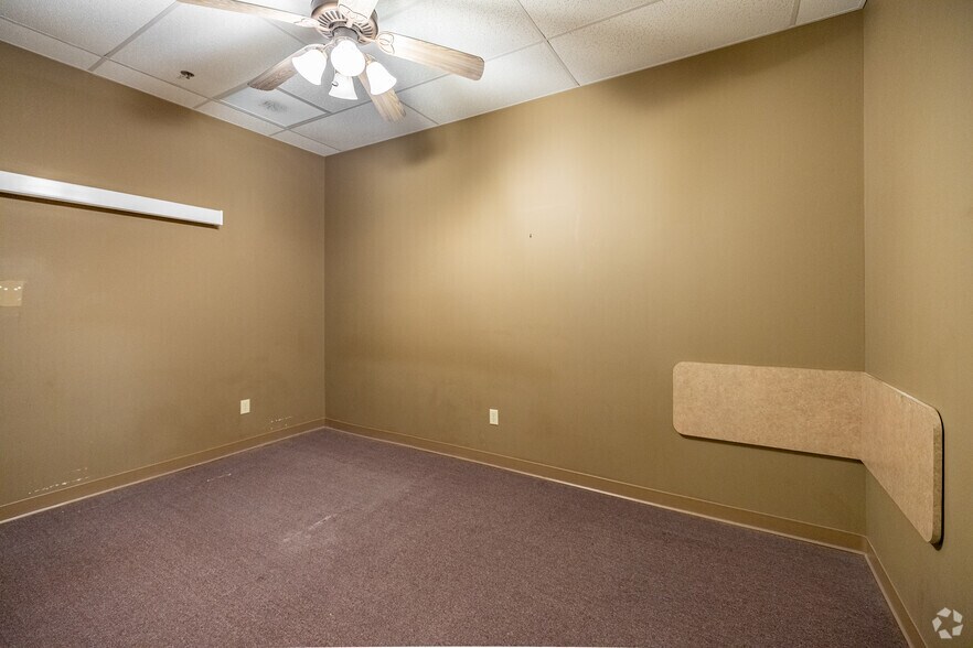 More Photos Of 420 W Morris Blvd, Morristown Office For Lease