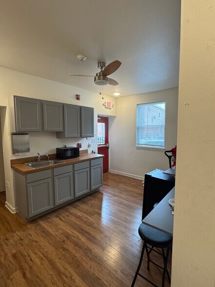 More Photos Of 719 E 10th St, Wilmington Office For Sale