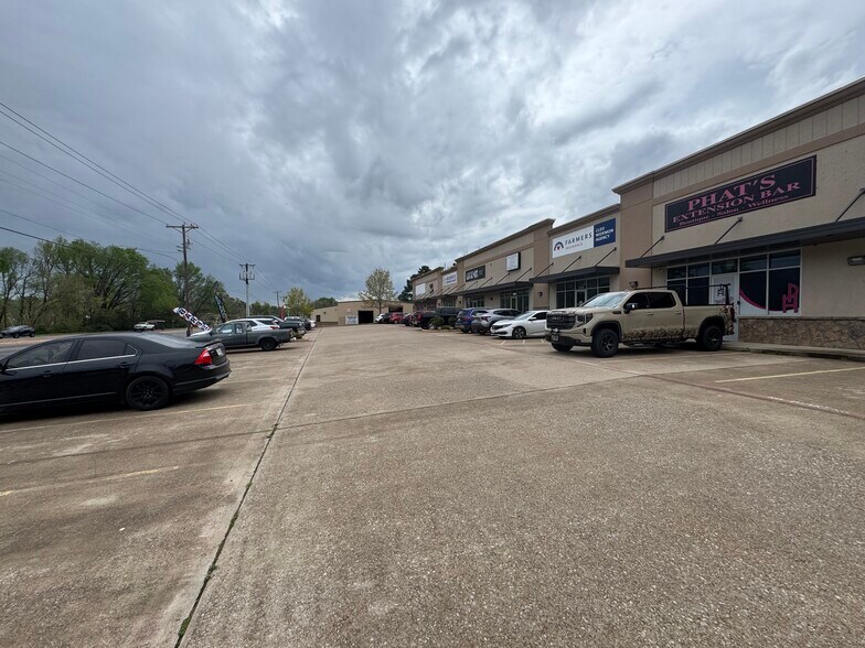 More Photos Of 1950 N Northwest Loop 323, Tyler Freestanding For Lease