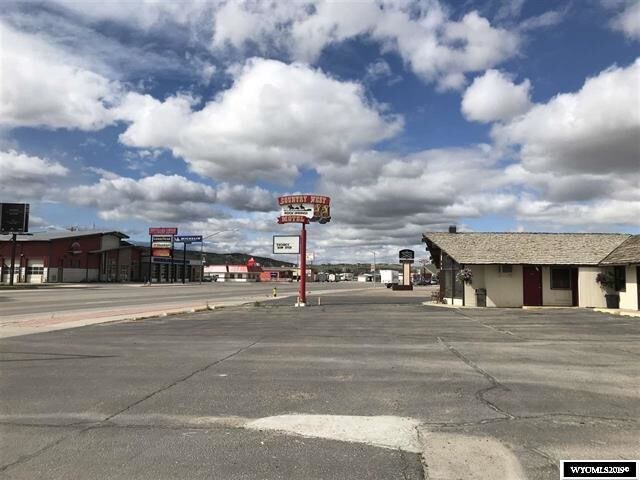 More Photos Of 1004 Dewar Dr, Rock Springs Hotel For Sale