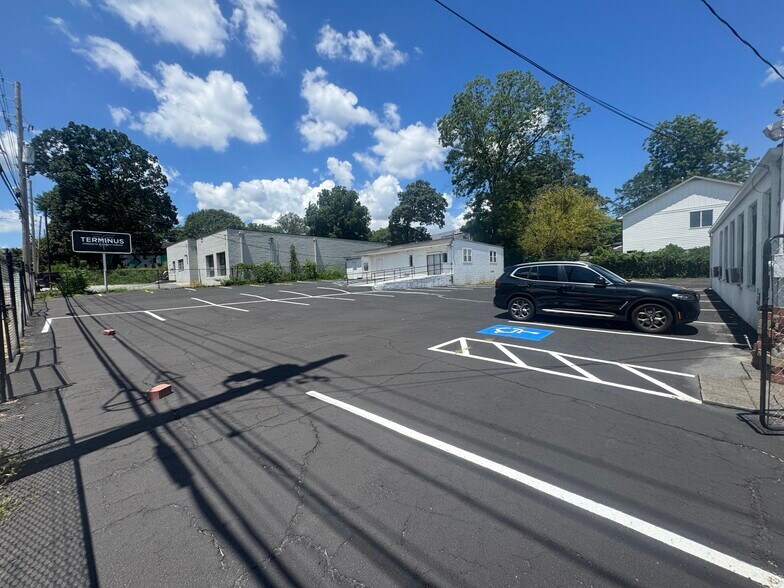 More Photos Of 1052 & 1060 Memorial Dr SE, Atlanta Religious Facility For Lease