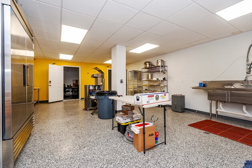 More Photos Of 75 Roberts St, West Warwick Showroom For Sale