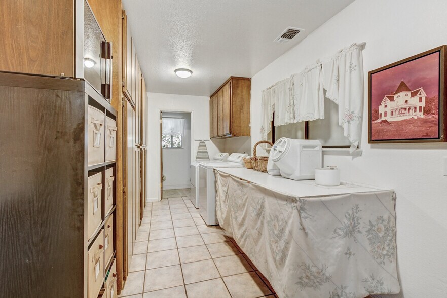 More Photos Of 4833 College Oak Dr, Sacramento Multifamily For Sale
