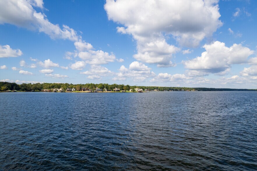 More Photos Of 108 E Barker Creek Dr, Scroggins Flex For Sale