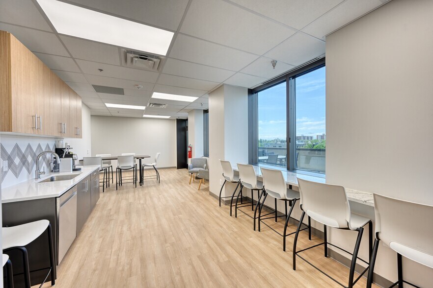 More Photos Of 1400 S Colorado Blvd, Denver Office For Lease